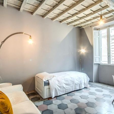 Stylish And Spacious Apartment Next To The Colosseum Roma Eksteriør bilde