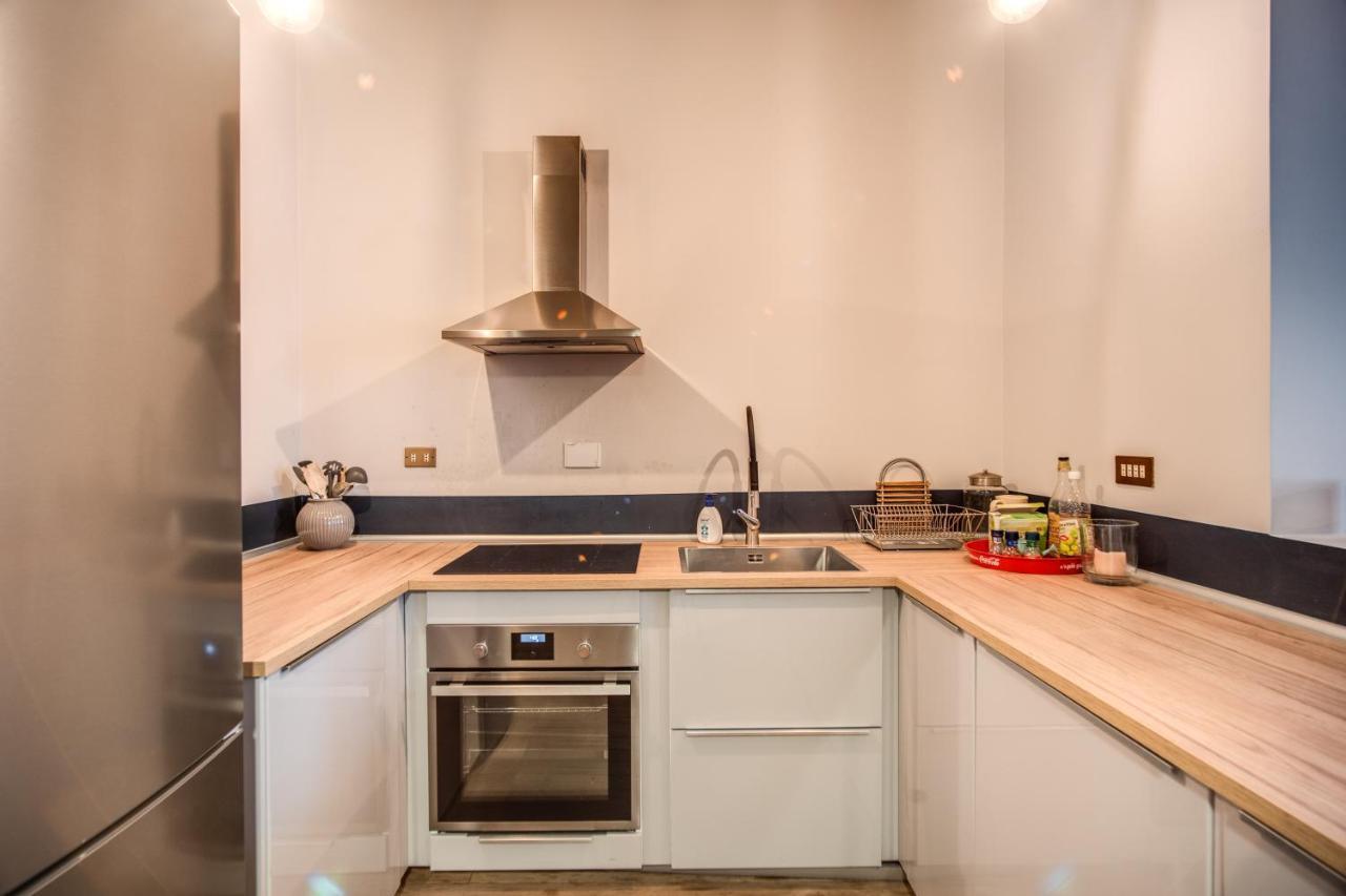 Stylish And Spacious Apartment Next To The Colosseum Roma Eksteriør bilde
