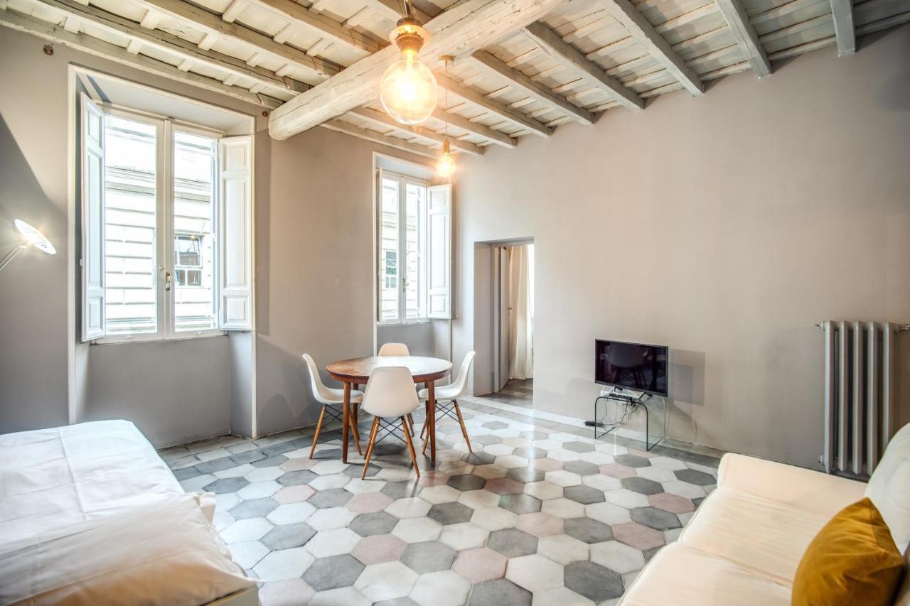 Stylish And Spacious Apartment Next To The Colosseum Roma Eksteriør bilde