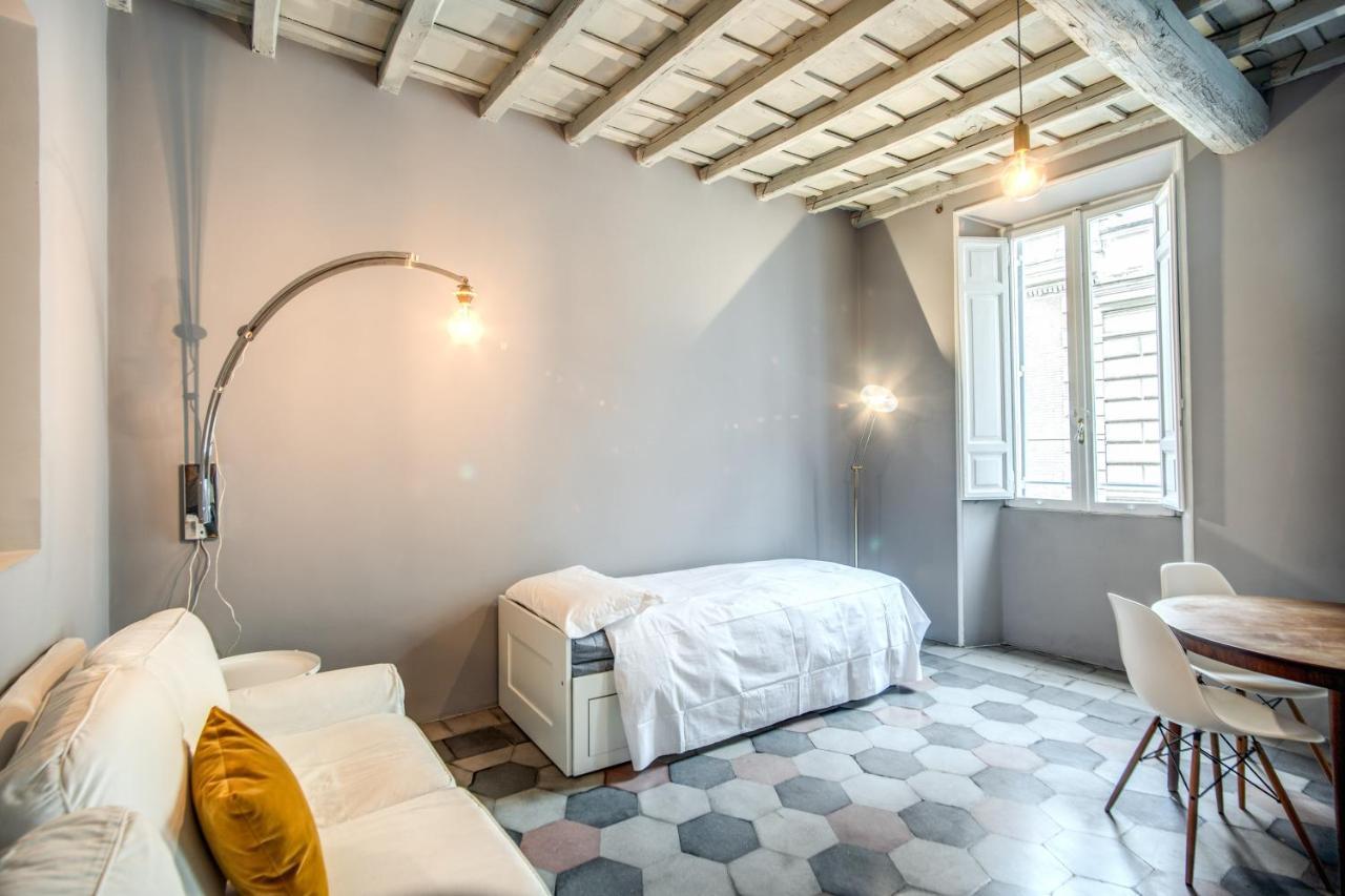 Stylish And Spacious Apartment Next To The Colosseum Roma Eksteriør bilde