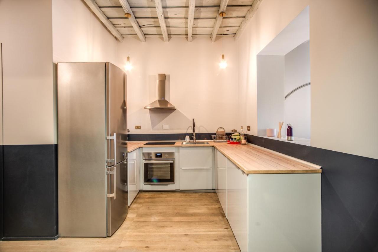 Stylish And Spacious Apartment Next To The Colosseum Roma Eksteriør bilde